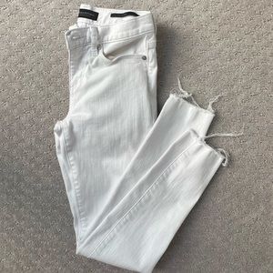 White Raw Hem Stretchy Ankle Jeans